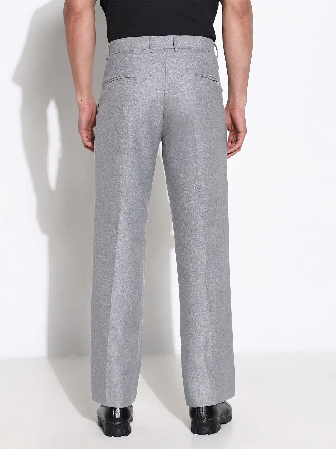 Men Grey Solid Tapered Fit Trousers