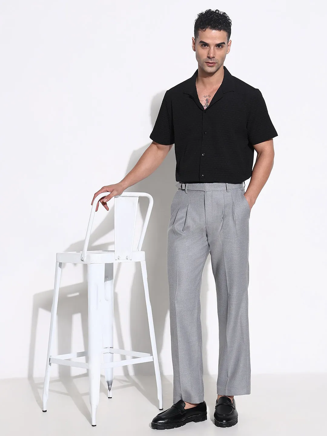 Men Grey Solid Tapered Fit Trousers